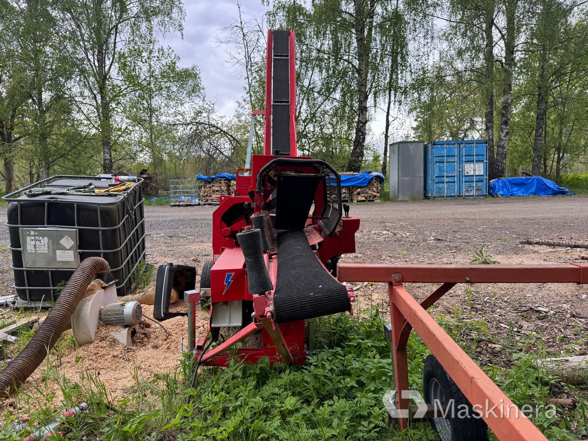 Vedmaskin Hakki Pilke 1X37 med stockbord - Лесозаготовительная техника: фото 3 Vedmaskin Hakki Pilke 1X37 med stockbord - Лесозаготовительная техника: фото 3