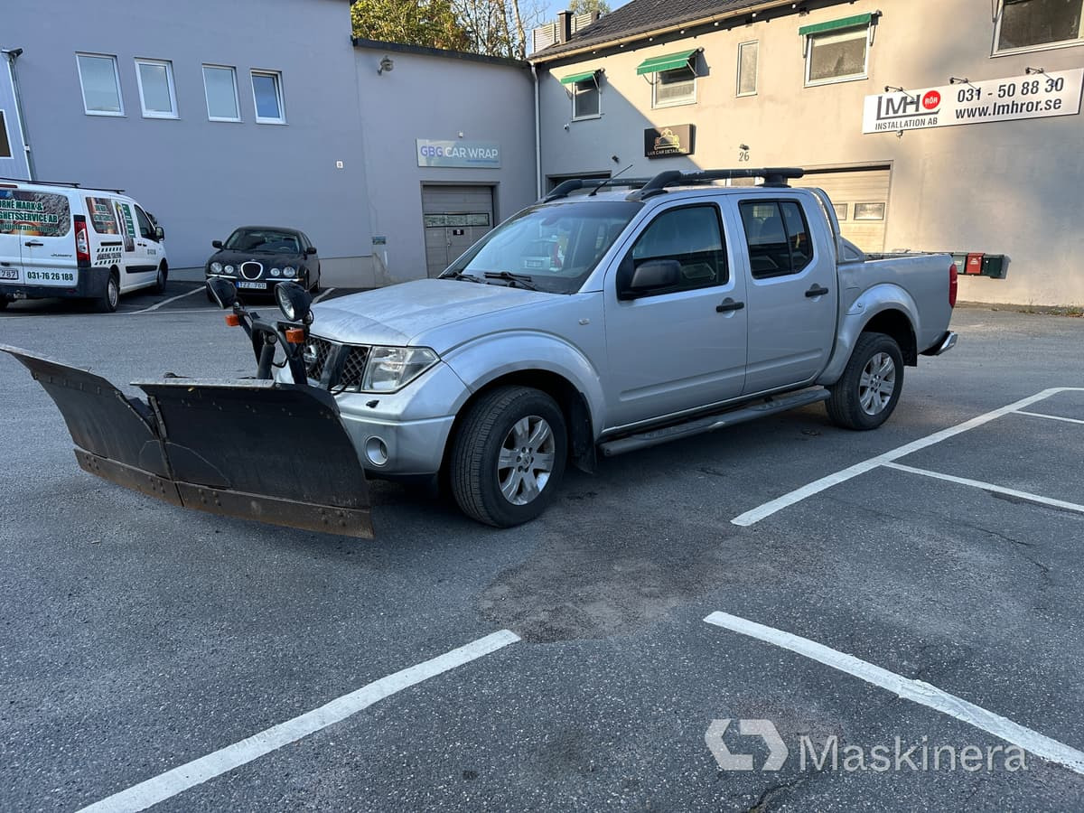 Nissan Navara 2.5 dCi 4x4 med plog - Цельнометаллический фургон: фото 2 Nissan Navara 2.5 dCi 4x4 med plog - Цельнометаллический фургон: фото 2