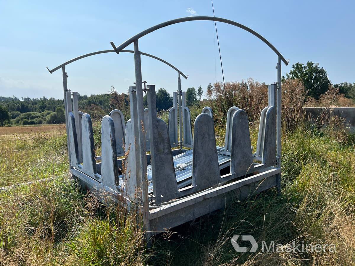 Okänd Foderhäck med tak 2x2 meter - Инвентарь для животноводства: фото 1 Okänd Foderhäck med tak 2x2 meter - Инвентарь для животноводства: фото 1