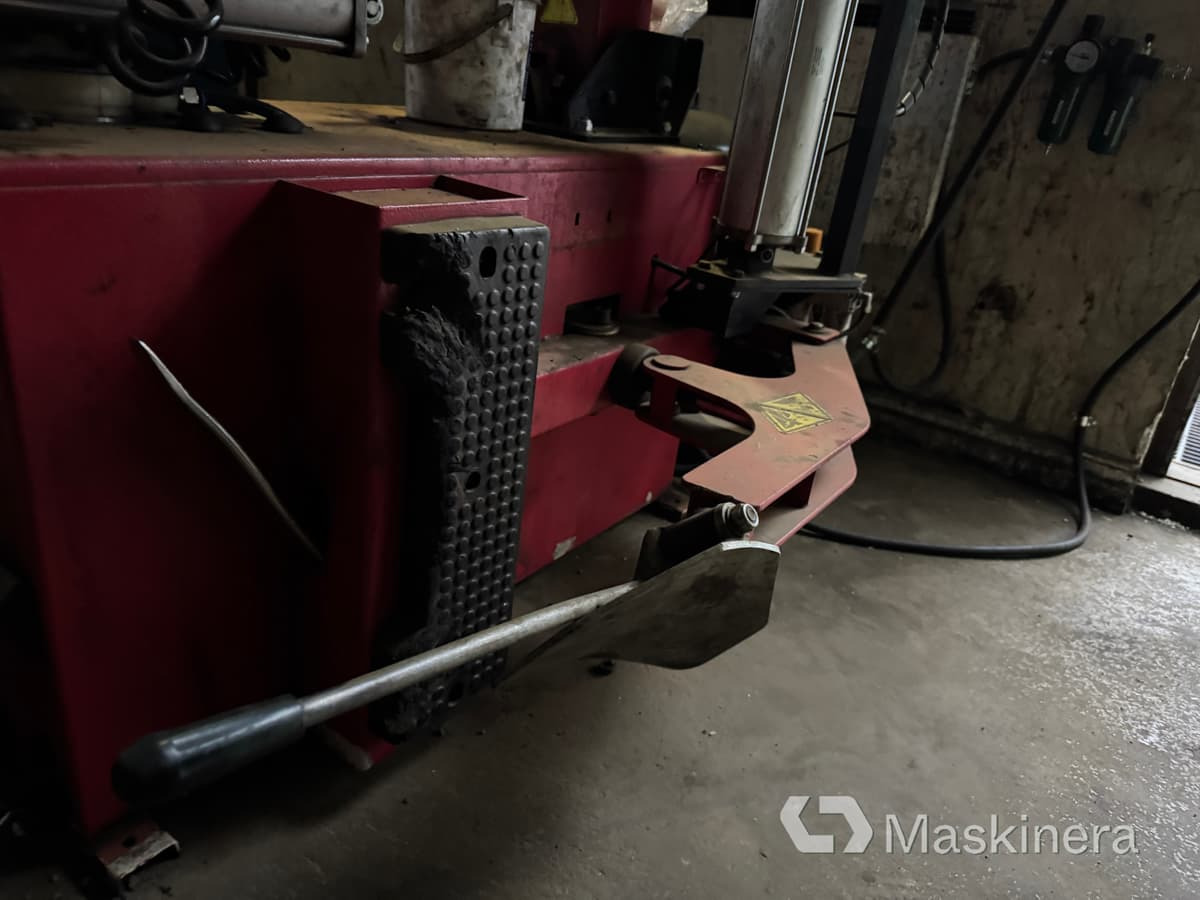 Pela & Megaspin 400 Däckmaskin Pela U-236A & Megaspin 400 - Оборудование для гаражей/ Мастерских: фото 5 Pela & Megaspin 400 Däckmaskin Pela U-236A & Megaspin 400 - Оборудование для гаражей/ Мастерских: фото 5