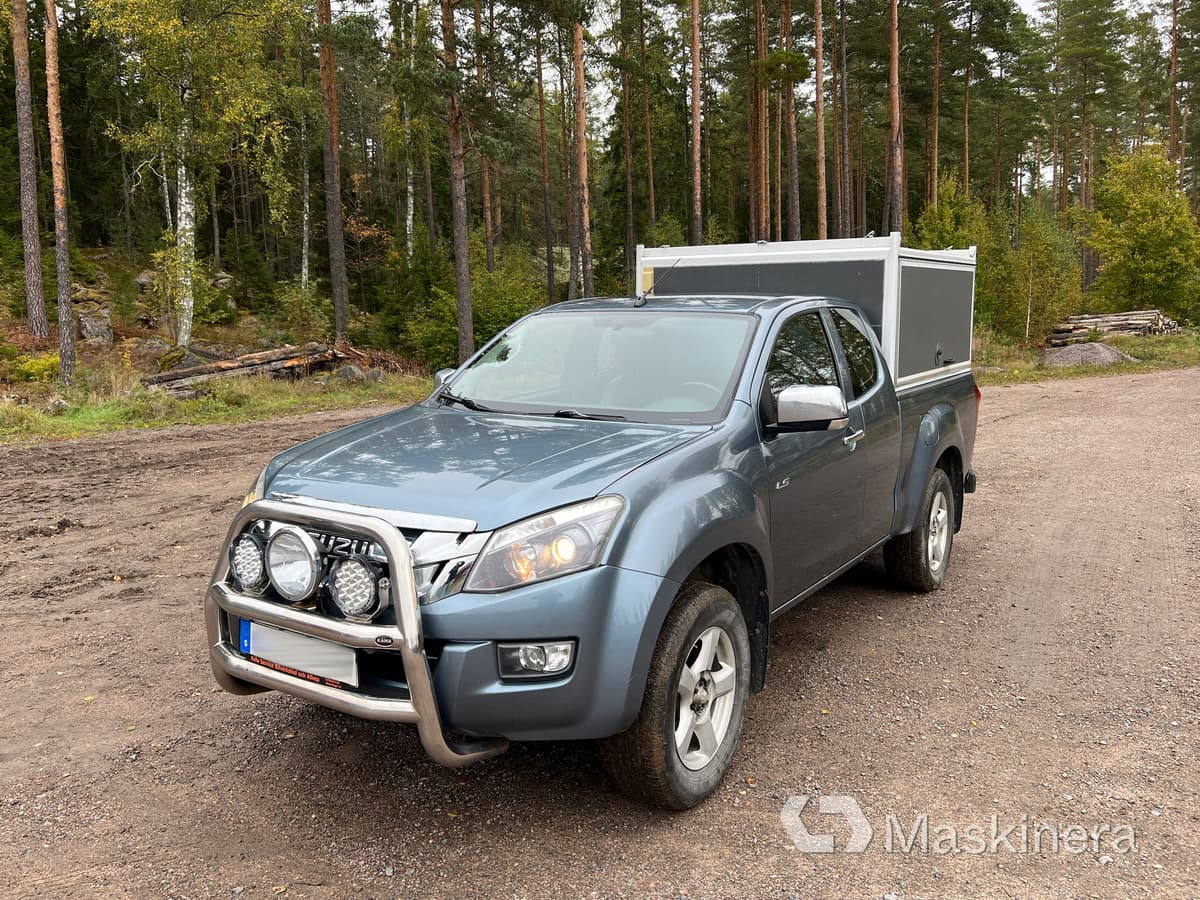 Pickup Isuzu D-Max Space Cab 2.5 TD - Цельнометаллический фургон: фото 1 Pickup Isuzu D-Max Space Cab 2.5 TD - Цельнометаллический фургон: фото 1