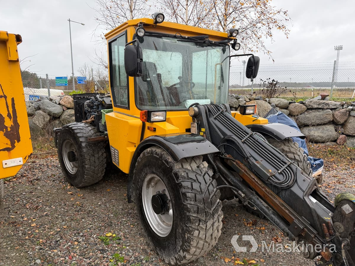 Redskapsbärare Lundberg 4200 LS Teleskop (Repobjekt) - Колёсный погрузчик: фото 4 Redskapsbärare Lundberg 4200 LS Teleskop (Repobjekt) - Колёсный погрузчик: фото 4