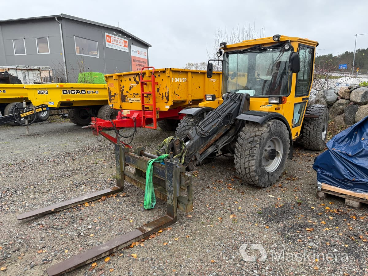 Redskapsbärare Lundberg 4200 LS Teleskop (Repobjekt) - Колёсный погрузчик: фото 2 Redskapsbärare Lundberg 4200 LS Teleskop (Repobjekt) - Колёсный погрузчик: фото 2
