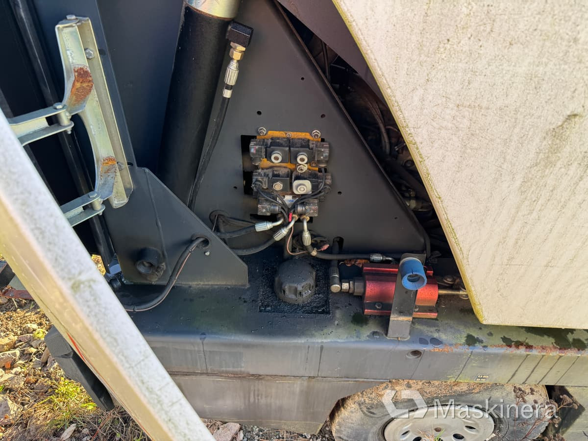 Подметально-уборочная машина Sopmaskin Johnston Compact 142A 101T (Rep. objekt): фото 33