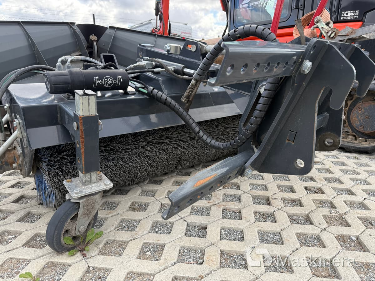 Sopvals Padagas FKM 150 - Подметально-уборочная машина: фото 4 Sopvals Padagas FKM 150 - Подметально-уборочная машина: фото 4