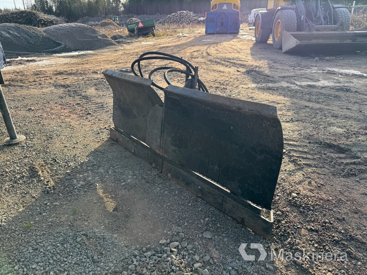 Vikplog / Snöblad 3-punktsfäste - Отвал для снега: фото 1 Vikplog / Snöblad 3-punktsfäste - Отвал для снега: фото 1