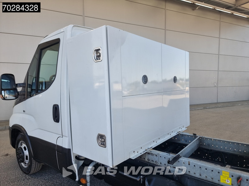 Iveco Daily 35C14 Open Laadbak met Kist Dubbellucht 3,5t Trekhaak Airco Cruise Camera Euro6 Pritsche Pickup Open Box Airco Trekhaak Cruise c - Малотоннажный бортовой грузовик: фото 3 Iveco Daily 35C14 Open Laadbak met Kist Dubbellucht 3,5t Trekhaak Airco Cruise Camera Euro6 Pritsche Pickup Open Box Airco Trekhaak Cruise c - Малотоннажный бортовой грузовик: фото 3