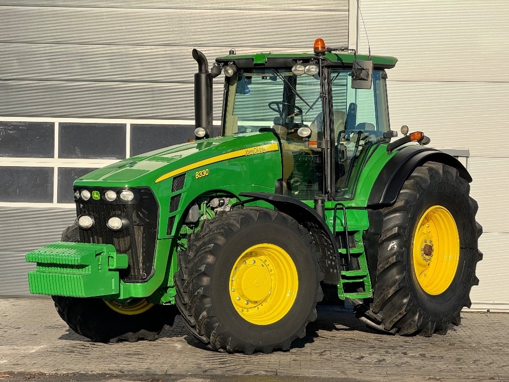 John Deere 8330 AutoPower - Трактор: фото 2 John Deere 8330 AutoPower - Трактор: фото 2