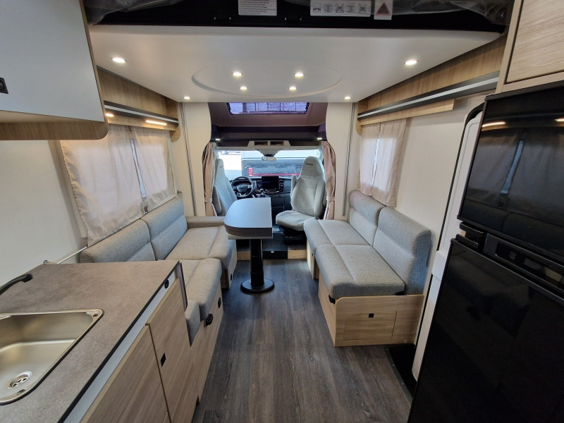 Новый Полуинтегрированный автодом Chausson 640 First Line Ford: фото 14