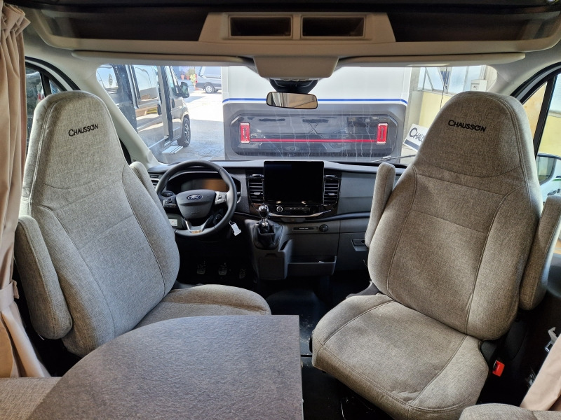 Новый Полуинтегрированный автодом Chausson 640 First Line Ford: фото 9