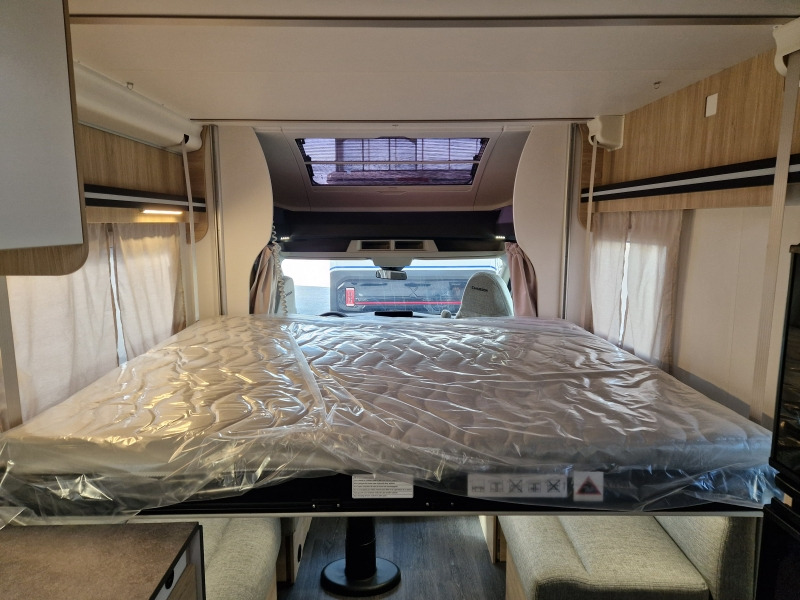 Новый Полуинтегрированный автодом Chausson 640 First Line Ford: фото 8