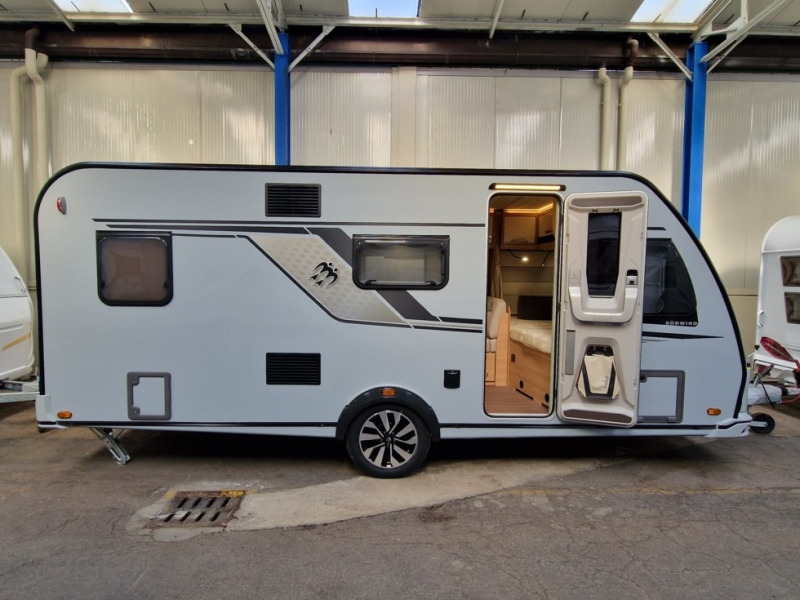 Knaus Sudwind 500 QDK 60° Years - Прицеп дача: фото 2 Knaus Sudwind 500 QDK 60° Years - Прицеп дача: фото 2