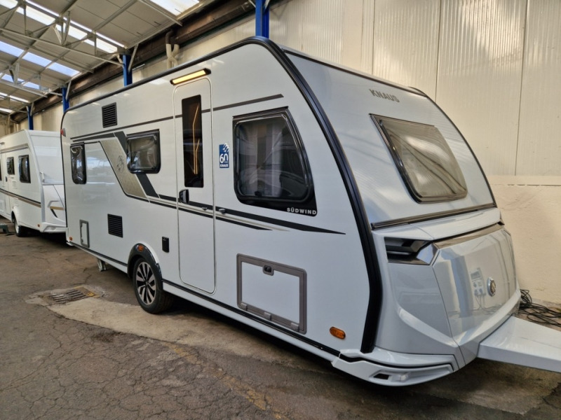 Knaus Sudwind 500 QDK 60° Years - Прицеп дача: фото 1 Knaus Sudwind 500 QDK 60° Years - Прицеп дача: фото 1