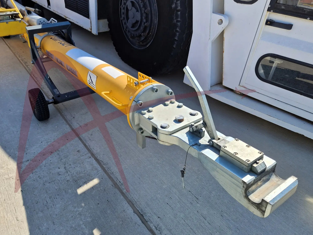 Новый Аэродромная техника HYDRO TOWUNIV-4S: фото 1