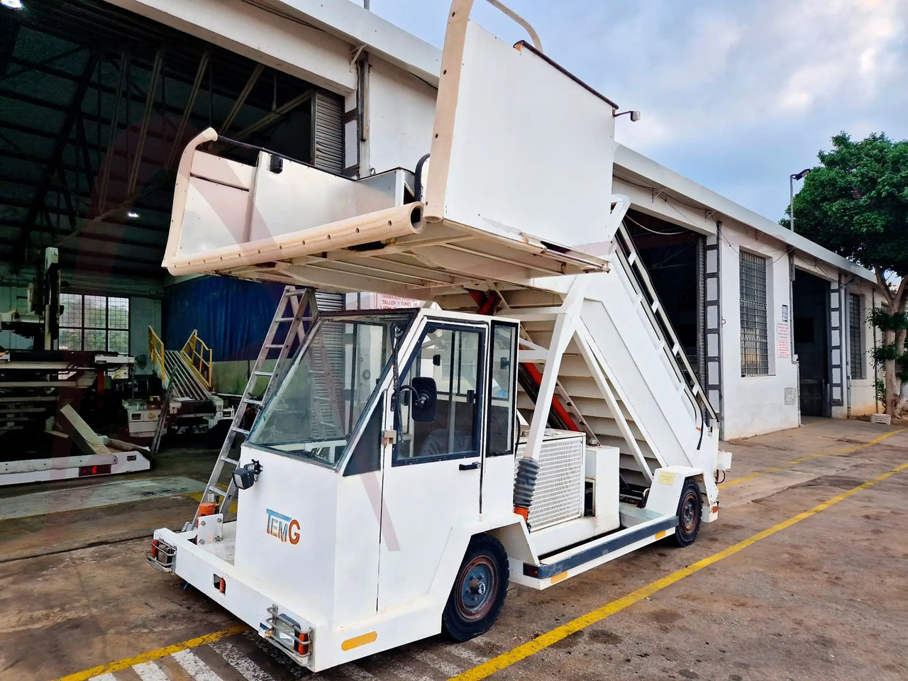 TEMG TG-2244 - Пассажирский трап: фото 1 TEMG TG-2244 - Пассажирский трап: фото 1