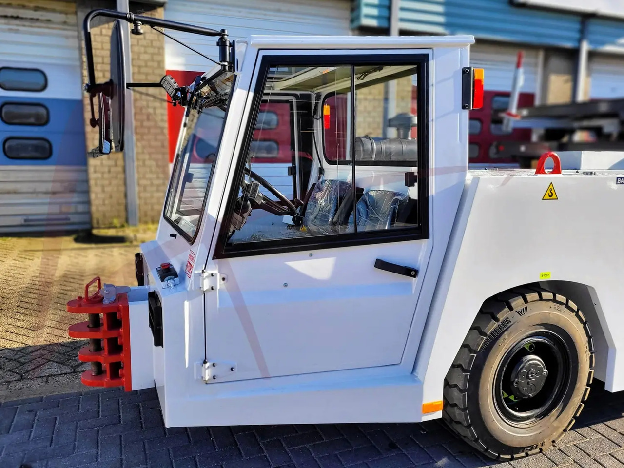 TLD TMX-100 - Аэродромный тягач: фото 3 TLD TMX-100 - Аэродромный тягач: фото 3