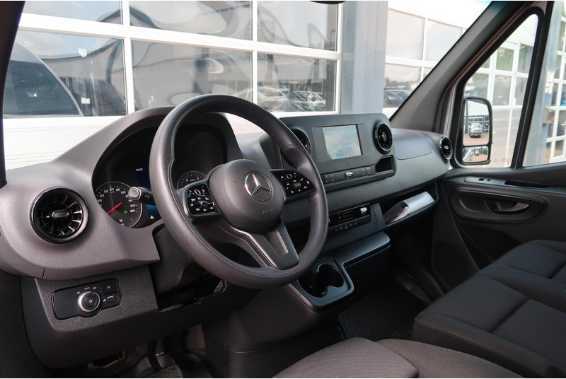 Mercedes-Benz Sprinter 317 CDI L2H2 AUT/ CAMERA/ LED/ CRUISE/ CLIMA/ MBUX - Цельнометаллический фургон: фото 2 Mercedes-Benz Sprinter 317 CDI L2H2 AUT/ CAMERA/ LED/ CRUISE/ CLIMA/ MBUX - Цельнометаллический фургон: фото 2