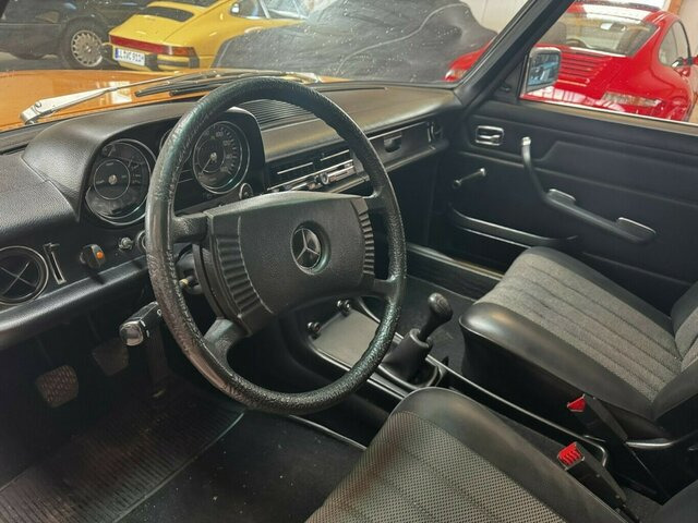 MERCEDES-BENZ 200 D/8 W115... - Седан: фото 4 MERCEDES-BENZ 200 D/8 W115... - Седан: фото 4