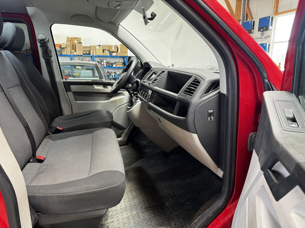 Малотоннажный бортовой грузовик, Грузопассажирский фургон Volkswagen T6 Doka 2.0 TDI 4Motion Klima Webasto: фото 17