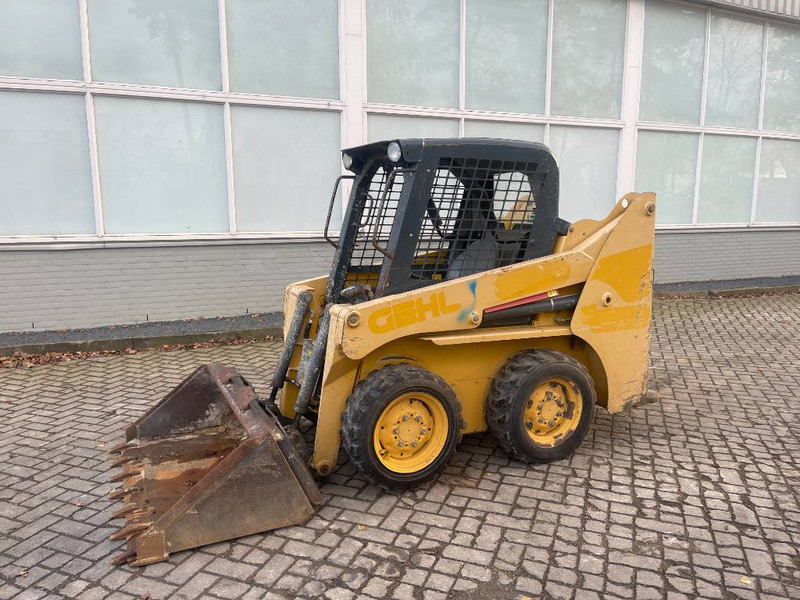 Gehl 3840 E 2015 - Мини-погрузчик с бортовым поворотом: фото 2 Gehl 3840 E 2015 - Мини-погрузчик с бортовым поворотом: фото 2