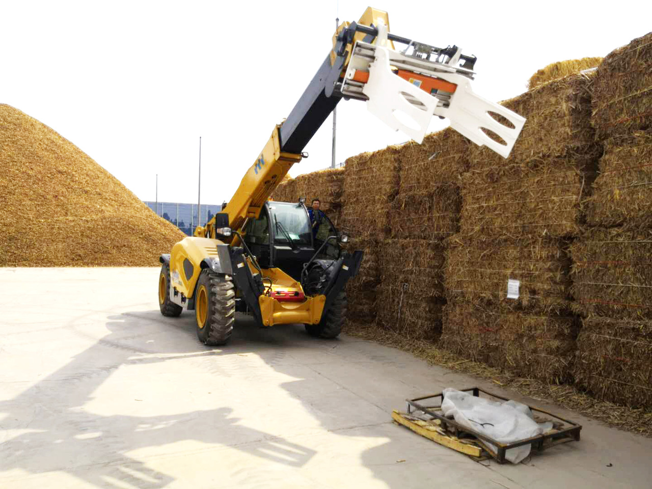 XCMG Certified Used 4.5t Small Telescopic Boom Telehandler Forklift Xc6-1056vn - Телескопический погрузчик: фото 4 XCMG Certified Used 4.5t Small Telescopic Boom Telehandler Forklift Xc6-1056vn - Телескопический погрузчик: фото 4