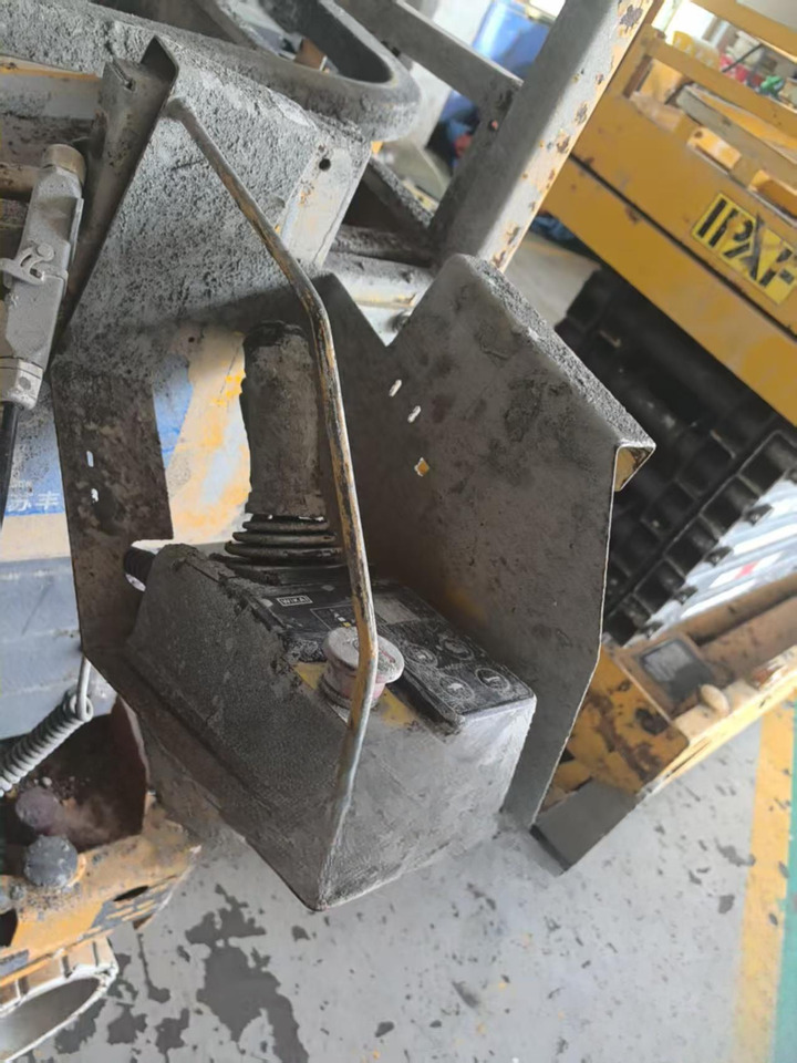 XCMG GTJZ1212 12m used lifting work table scissor lift price - Ножничный подъемник: фото 3 XCMG GTJZ1212 12m used lifting work table scissor lift price - Ножничный подъемник: фото 3