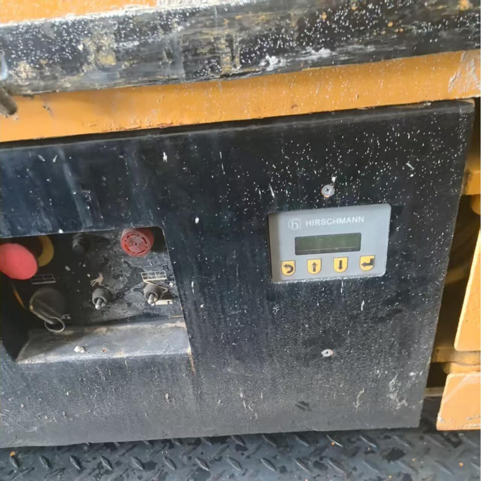 XCMG GTJZ1412 14m diesel used scissor lift portable work platform - Ножничный подъемник: фото 2 XCMG GTJZ1412 14m diesel used scissor lift portable work platform - Ножничный подъемник: фото 2