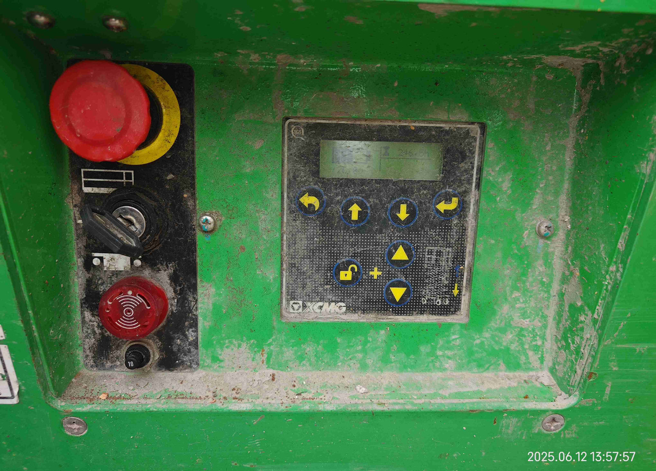 XCMG Lithium battery 8m second hand scissor lift XG0807HD-Li price - Ножничный подъемник: фото 4 XCMG Lithium battery 8m second hand scissor lift XG0807HD-Li price - Ножничный подъемник: фото 4