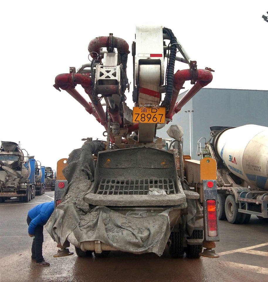 XCMG Official Concrete Machinery HB37V 37m Used Concrete Pump Truck With High Quality - Автобетононасос: фото 4 XCMG Official Concrete Machinery HB37V 37m Used Concrete Pump Truck With High Quality - Автобетононасос: фото 4