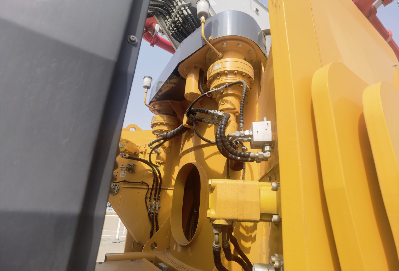 Автобетононасос XCMG Official Second Hand 62m Concrete Boom Pump HB62V Truck Mounted Concrete Pump For Sale: фото 9 Автобетононасос XCMG Official Second Hand 62m Concrete Boom Pump HB62V Truck Mounted Concrete Pump For Sale: фото 9