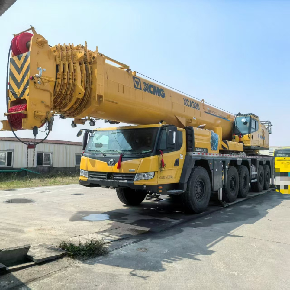 XCMG Official Second Hand Truck Mounted Crane XCA300L8_1 300 ton Mobile Crane Price - Вседорожный кран: фото 4 XCMG Official Second Hand Truck Mounted Crane XCA300L8_1 300 ton Mobile Crane Price - Вседорожный кран: фото 4