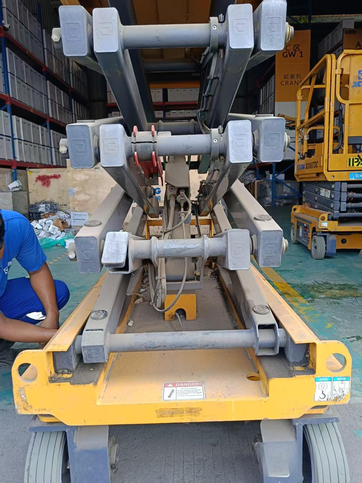 XCMG XG0607DC 6m hydraulic mobile scissor lift price - Ножничный подъемник: фото 5 XCMG XG0607DC 6m hydraulic mobile scissor lift price - Ножничный подъемник: фото 5