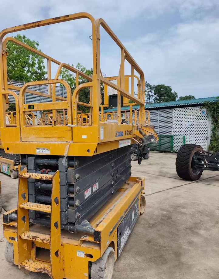 XCMG XG1412HA-Li battery electric mobile scissor lift 14m price - Ножничный подъемник: фото 5 XCMG XG1412HA-Li battery electric mobile scissor lift 14m price - Ножничный подъемник: фото 5