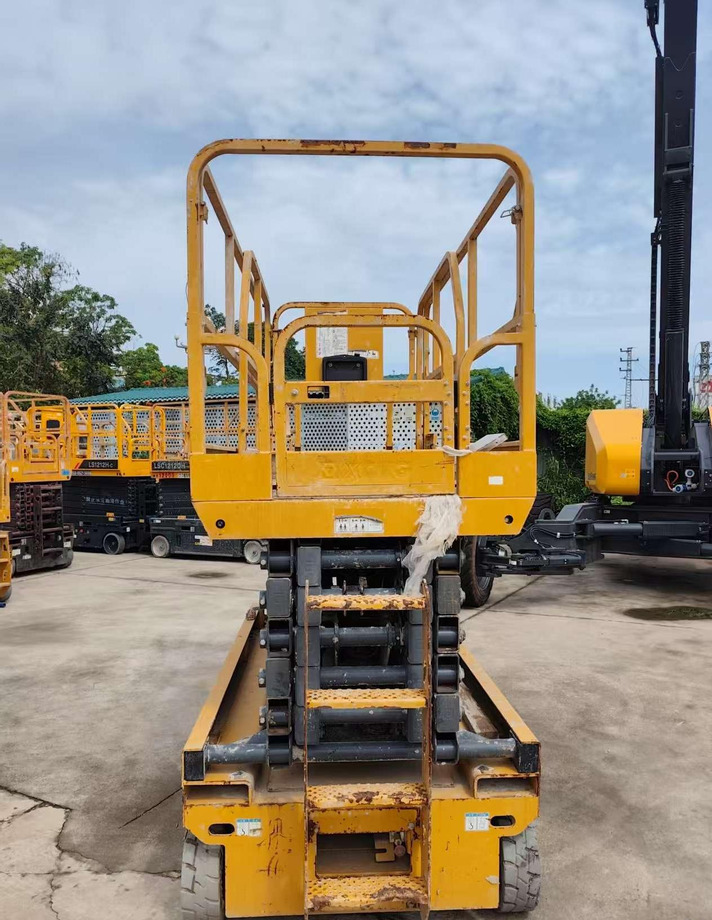 XCMG XG1412HA-Li battery electric mobile scissor lift 14m price - Ножничный подъемник: фото 4 XCMG XG1412HA-Li battery electric mobile scissor lift 14m price - Ножничный подъемник: фото 4