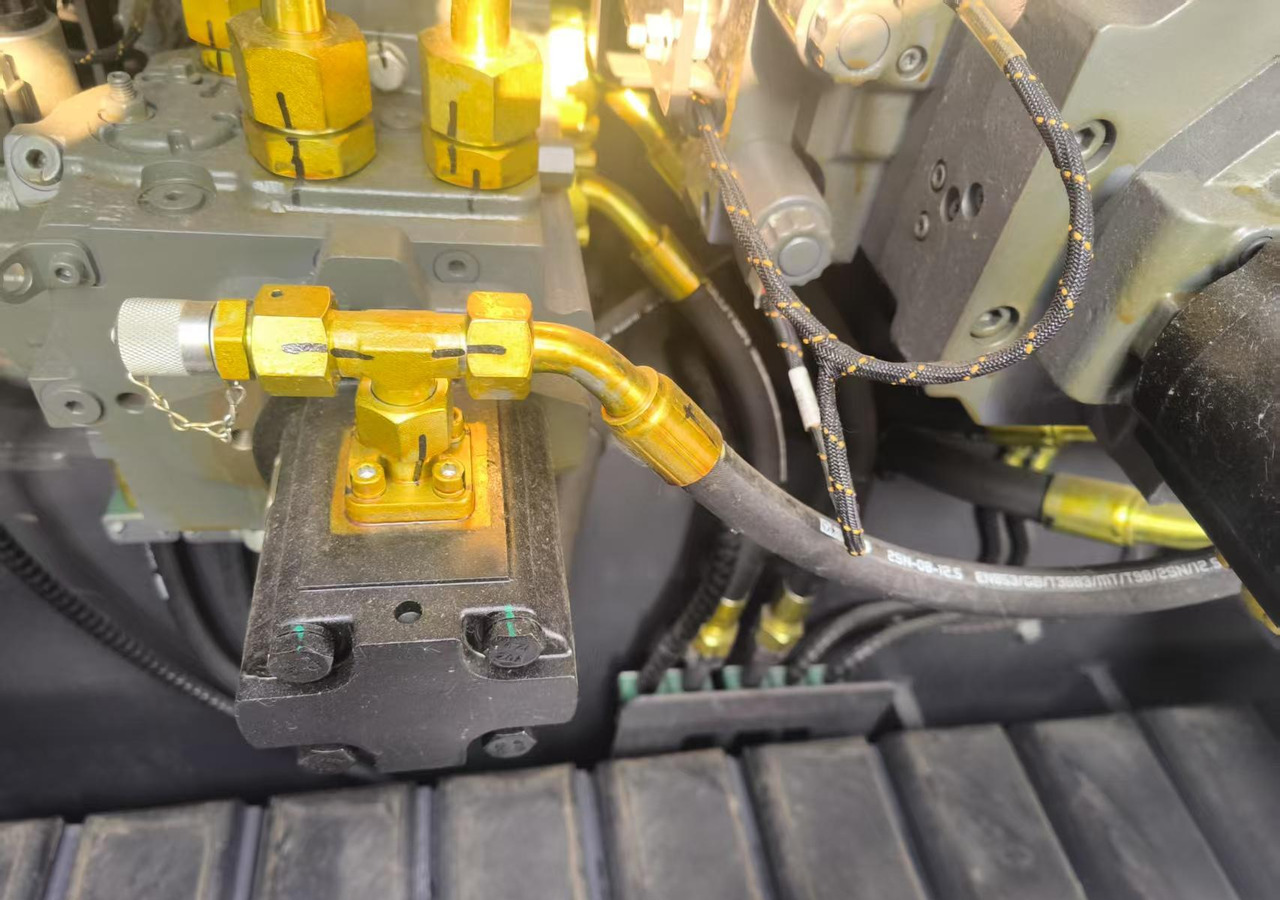 XCMG official used asphalt paver RP905IV Concrete machine - Асфальтоукладчик: фото 3 XCMG official used asphalt paver RP905IV Concrete machine - Асфальтоукладчик: фото 3