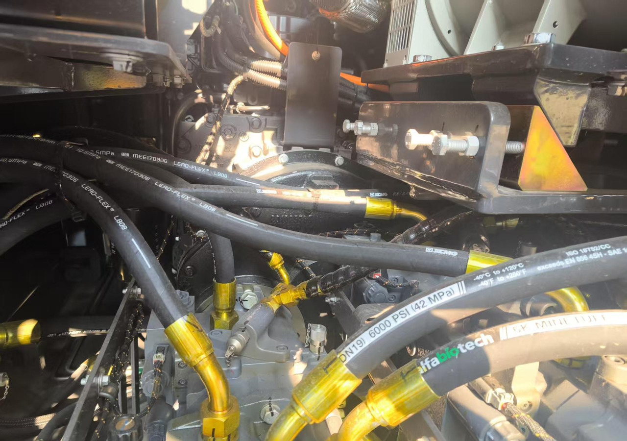 XCMG official used asphalt paver RP905IV Concrete machine - Асфальтоукладчик: фото 2 XCMG official used asphalt paver RP905IV Concrete machine - Асфальтоукладчик: фото 2