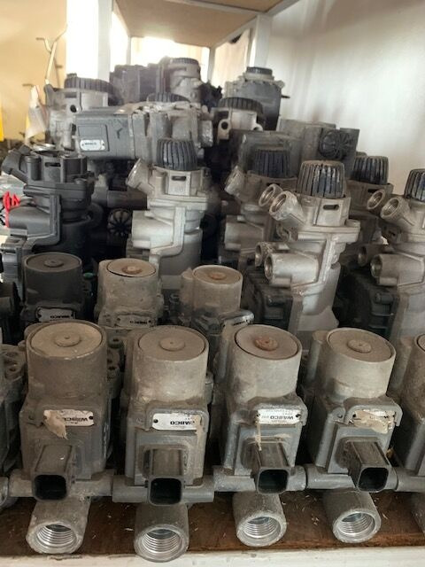 1867005   DAF XF 106 truck - Тормозной клапан для Грузовиков: фото 5 1867005   DAF XF 106 truck - Тормозной клапан для Грузовиков: фото 5