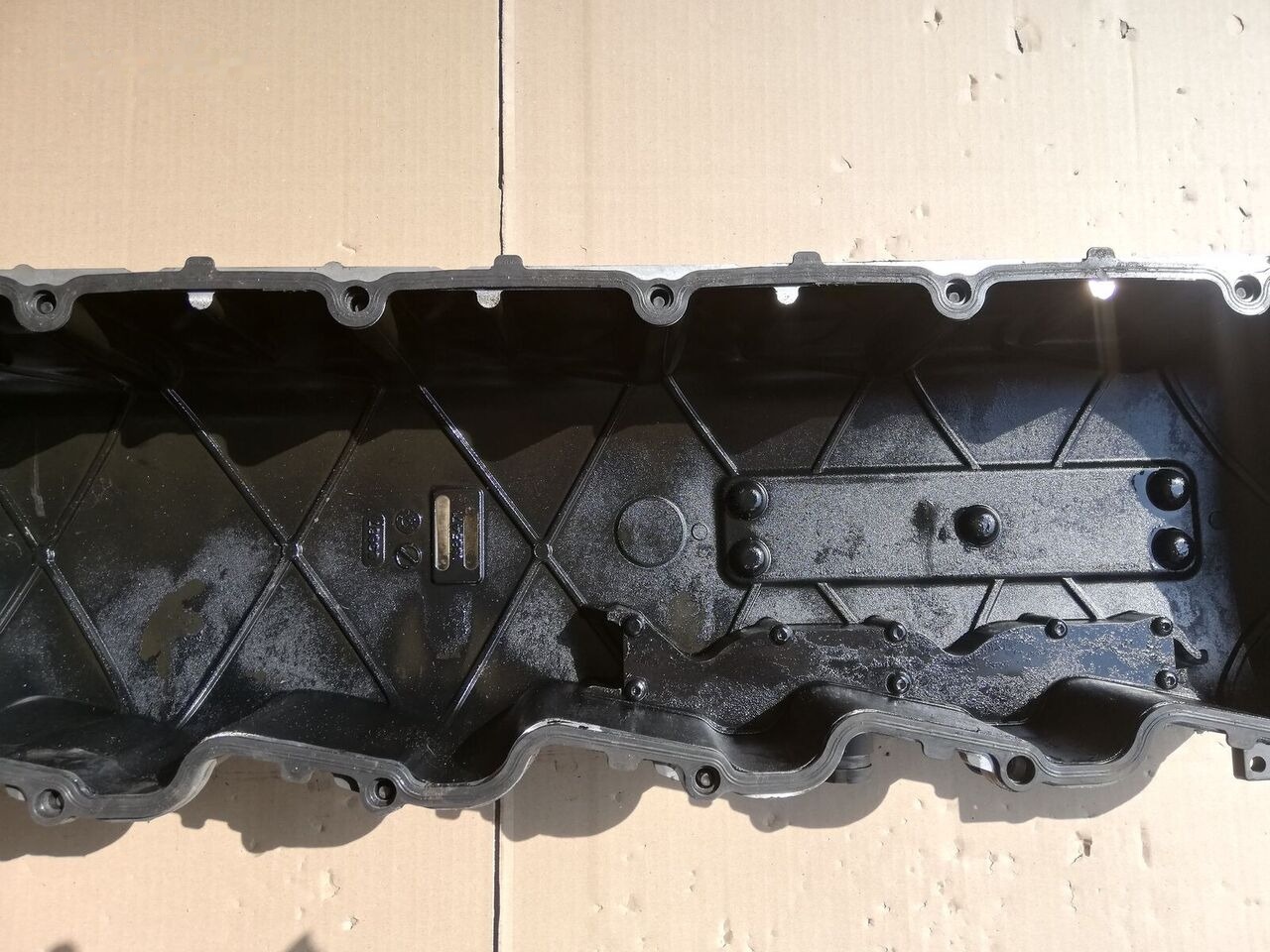 Pokrywa Osłona Głowicy Silnika Zaworów 1885471 DAF XF 106 truck - Двигатель и запчасти для Грузовиков: фото 5 Pokrywa Osłona Głowicy Silnika Zaworów 1885471 DAF XF 106 truck - Двигатель и запчасти для Грузовиков: фото 5