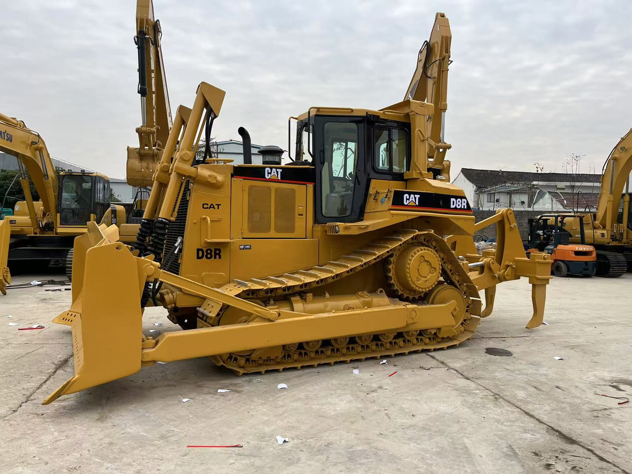 CATERPILLAR High-Power Caterpillar D8R Bulldozer Specs: 365 HP Engine, 7.6 m³ Blade, 48,200 kg Weight for Heavy-Duty Mining & Construction - Бульдозер: фото 3 CATERPILLAR High-Power Caterpillar D8R Bulldozer Specs: 365 HP Engine, 7.6 m³ Blade, 48,200 kg Weight for Heavy-Duty Mining & Construction - Бульдозер: фото 3