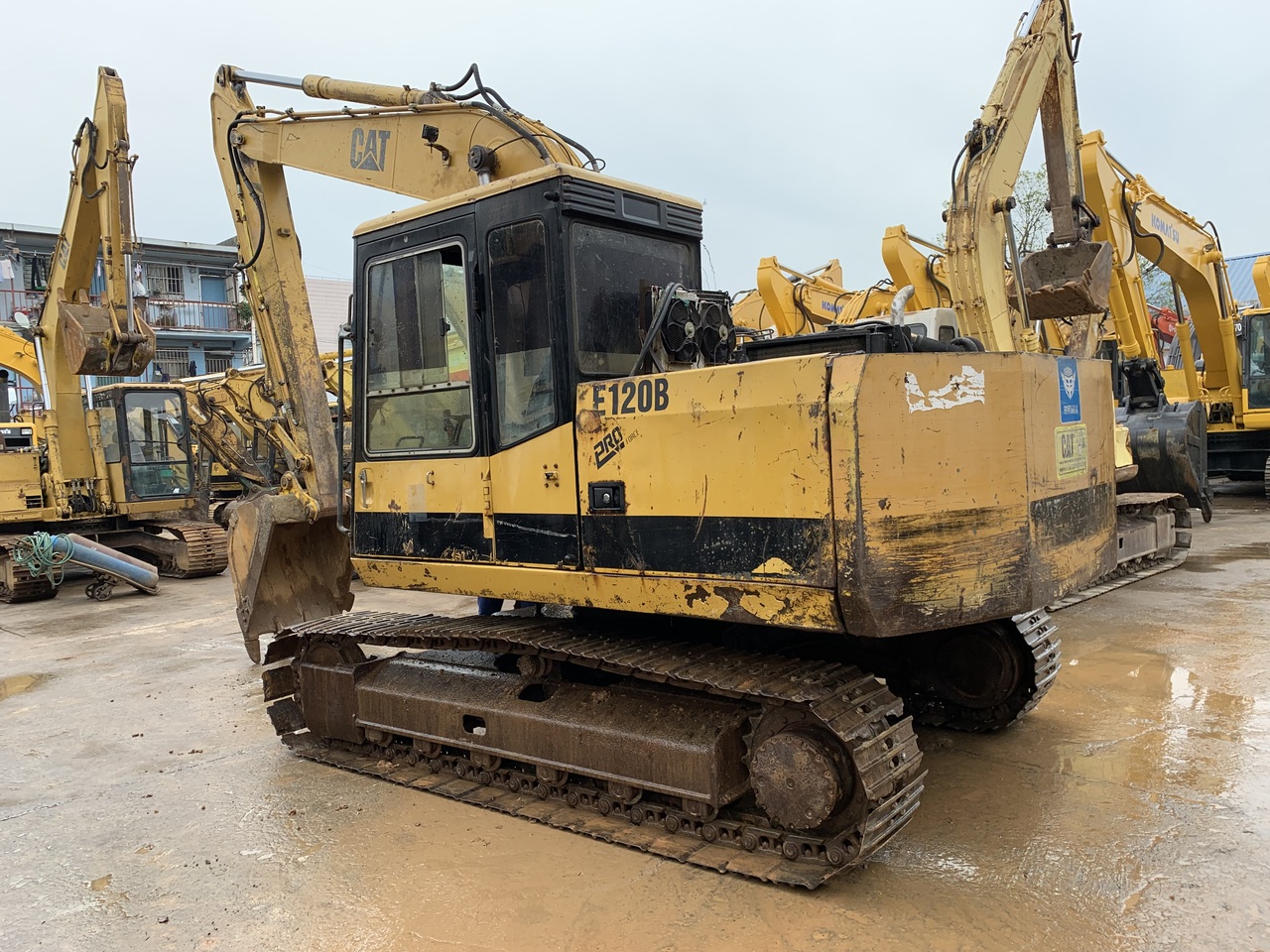CATERPILLAR excavator semi auto excavator CAT E120B - Гусеничный экскаватор: фото 3 CATERPILLAR excavator semi auto excavator CAT E120B - Гусеничный экскаватор: фото 3