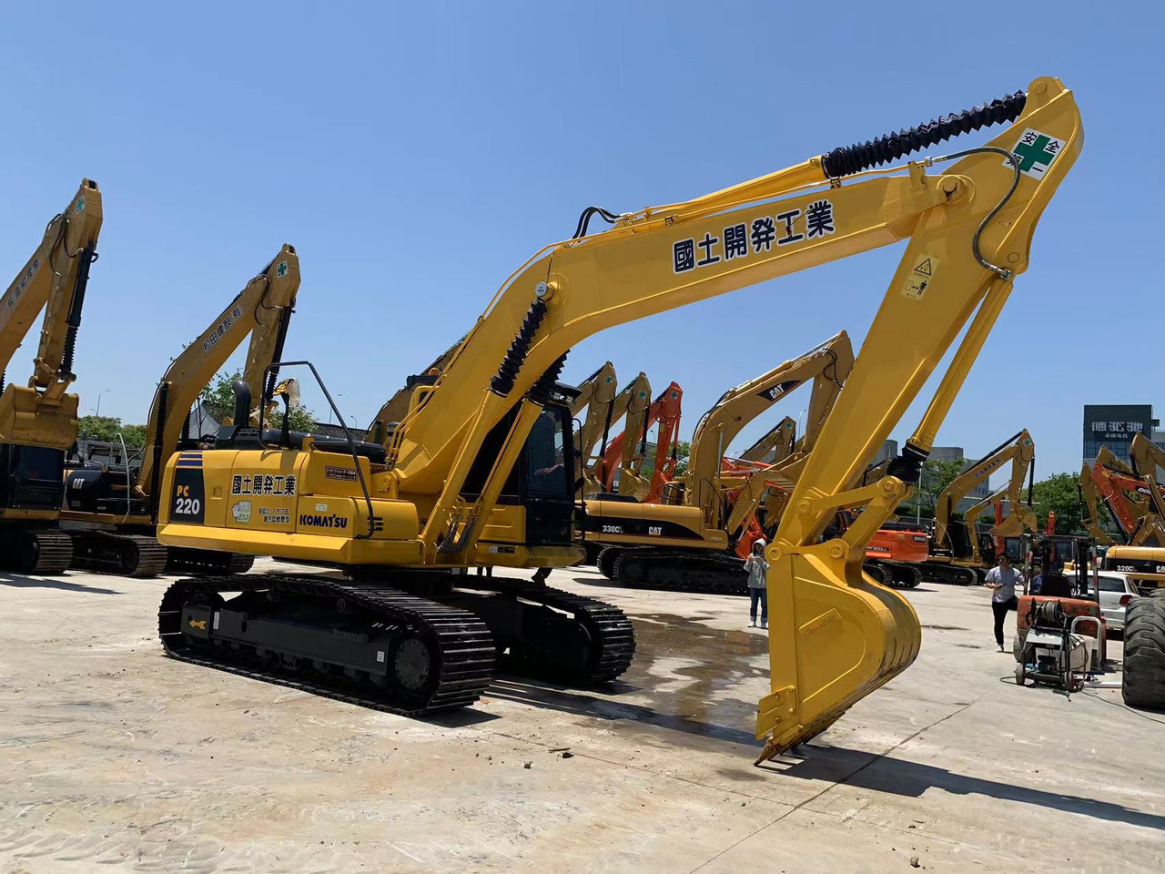 Komatsu Excavator PC220 Good Condition 22 ton Digger - Гусеничный экскаватор: фото 3 Komatsu Excavator PC220 Good Condition 22 ton Digger - Гусеничный экскаватор: фото 3