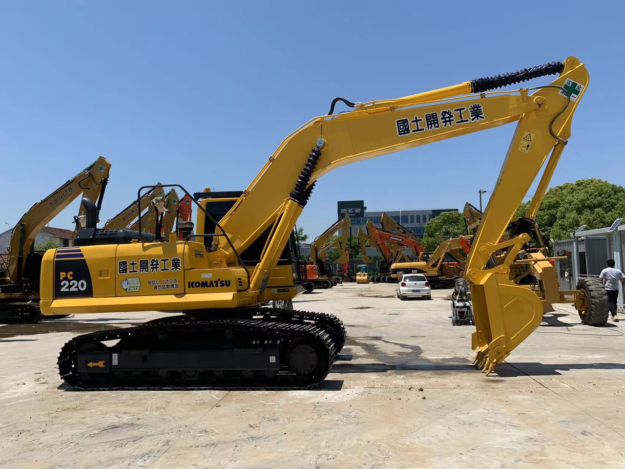 Komatsu Excavator PC220 Good Condition 22 ton Digger - Гусеничный экскаватор: фото 2 Komatsu Excavator PC220 Good Condition 22 ton Digger - Гусеничный экскаватор: фото 2