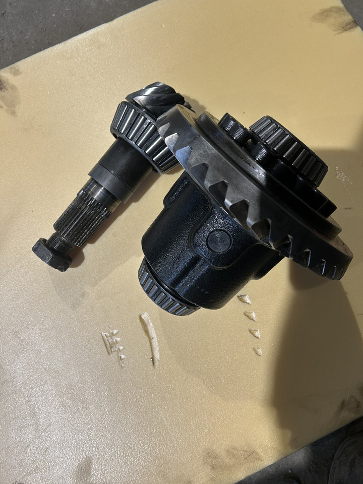 ZF 4472 348 064 35:12 - Дифференциал для Колёсных экскаваторов: фото 2 ZF 4472 348 064 35:12 - Дифференциал для Колёсных экскаваторов: фото 2