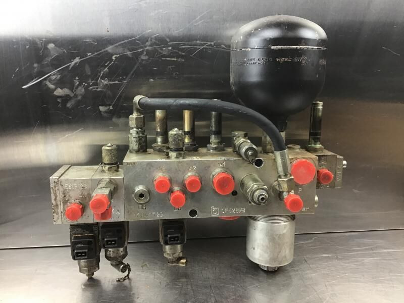 Liebherr A944C Li / A934C Li / R944C Li / R954C / A954C Li / R934C - Гидравлика: фото 2 Liebherr A944C Li / A934C Li / R944C Li / R954C / A954C Li / R934C - Гидравлика: фото 2