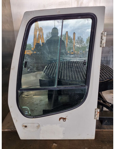 Liebherr Cabin Door - Дверь и запчасти: фото 1 Liebherr Cabin Door - Дверь и запчасти: фото 1