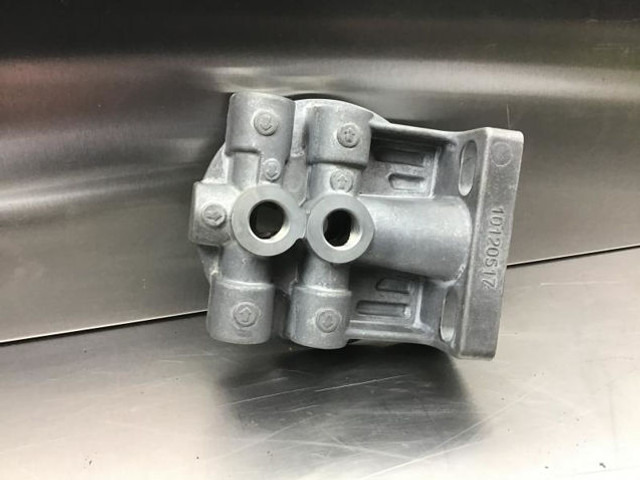 Liebherr Filter Head - Двигатель и запчасти: фото 5 Liebherr Filter Head - Двигатель и запчасти: фото 5