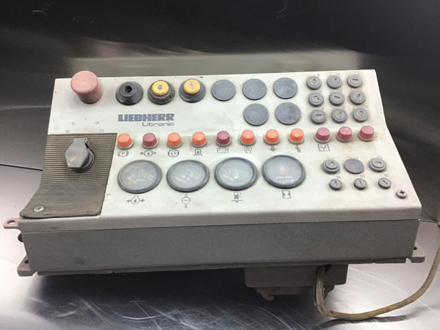 Приборная панель Liebherr LR632: фото 1