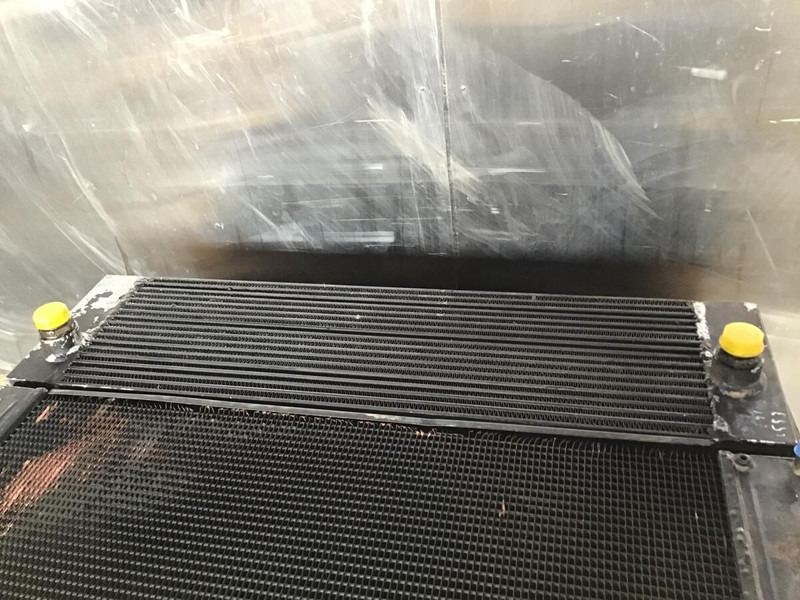 Liebherr Oil Cooler - Масляный радиатор: фото 2 Liebherr Oil Cooler - Масляный радиатор: фото 2