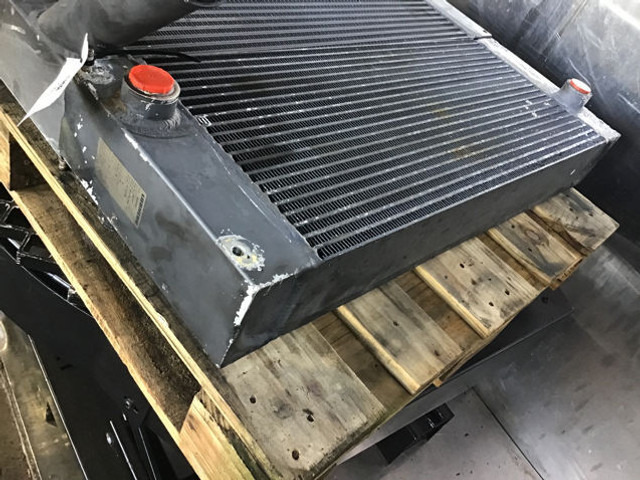 Liebherr Oilcooler - Масляный радиатор: фото 1 Liebherr Oilcooler - Масляный радиатор: фото 1