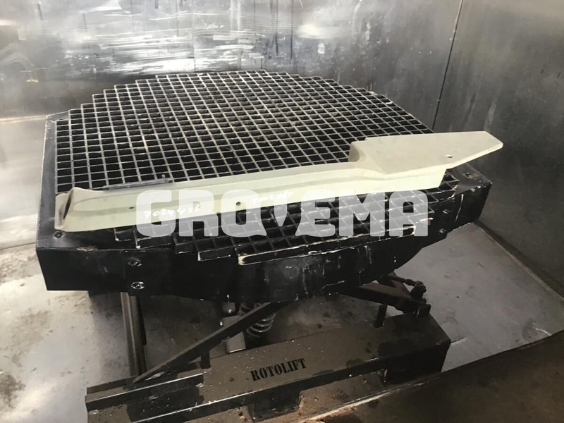 Liebherr R914STD / R914HDSL / R914B / R914 EW / R904 / R924 B / R934 / R934B / R954B / R964B / R974B / R974 - Впускная труба: фото 1 Liebherr R914STD / R914HDSL / R914B / R914 EW / R904 / R924 B / R934 / R934B / R954B / R964B / R974B / R974 - Впускная труба: фото 1